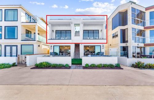 Mission Beach House | Entire Upper Oceanfront Masterpiece with Rooftop