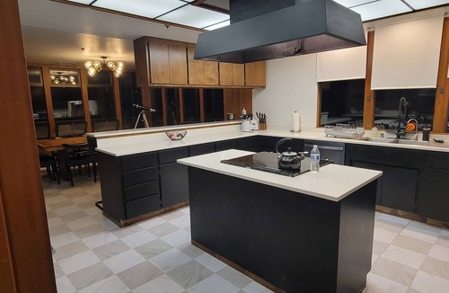 Branscomb House | Epic memories & views! Swimming pool, chefs kitchen, sleeps 14