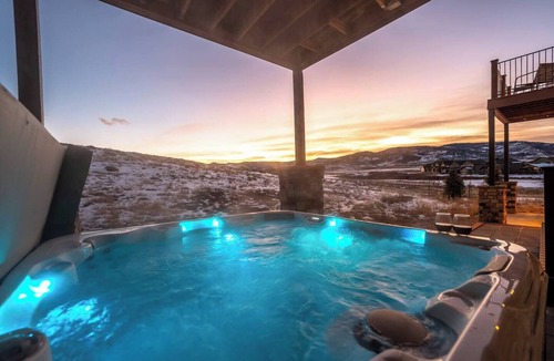 Grand Elk Ranch House | Epic Views, Luxury Retreat, Hot tub, Family + Pets