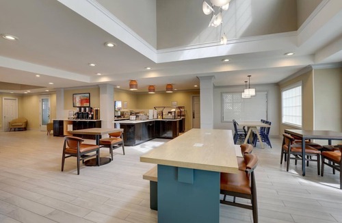 San Jose Hotel | Esthetic Property with Free Daily Breakfast | Parking Onsite