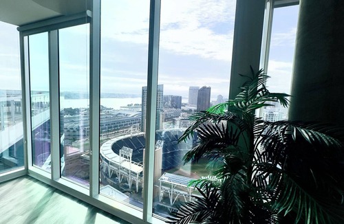 East Village Condo | Exclusive Horizon Lounge Skyline Suite- 5 Walk to Comic Con