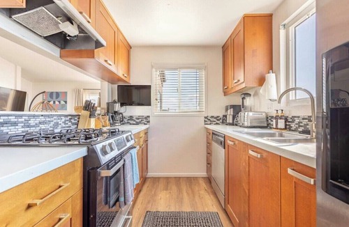 Gas Lamp Section House | Exclusive Ocean & Pier View Family Escape