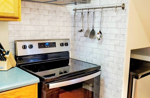 Cave Junction Apartment | Explore Caves & Coast! Family-Friendly Oregon Stay