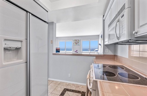 Waterfront Condo | Exquisite · Sky High Luxury · Spectacular Views!
