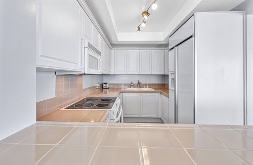 Waterfront Condo | Exquisite · Sky High Luxury · Spectacular Views!