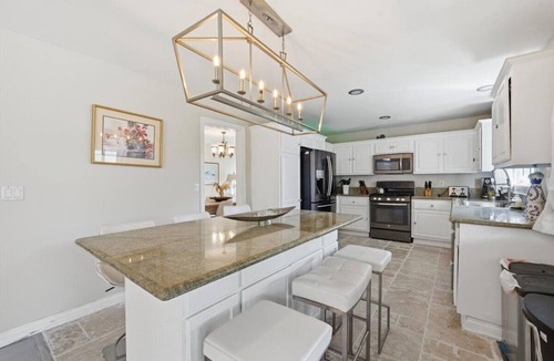 Lomita House | Extravagant Villa Near Beach & Hot Spots