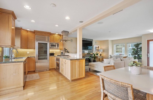 Hermosa Beach House | Fabulous Hermosa Sand Section Home Steps To Sand!