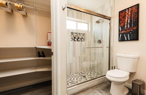 Paradise House | Fabulous Oasis in Las Vegas with Tesla Charger