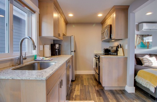 Oceanside Condo | Fabulous remodeled & dog-friendly condo in oceanfront complex Steps from beach