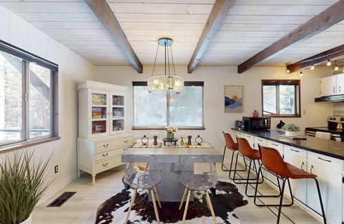 Tahoe Paradise Cabin | Family-friendly cabin with fireplace, bikes, loft, games, & skiing nearby