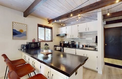 Tahoe Paradise Cabin | Family-friendly cabin with fireplace, bikes, loft, games, & skiing nearby