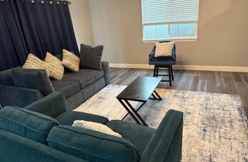 Cascade House | Family Friendly 4BR Home Near Parks & Dining