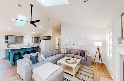 Four Sisters House | Family Friendly Beach Home with High Speed WiFi Gas Fireplace and Washer Dryer