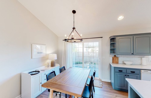 Four Sisters House | Family Friendly Beach Home with High Speed WiFi Gas Fireplace and Washer Dryer