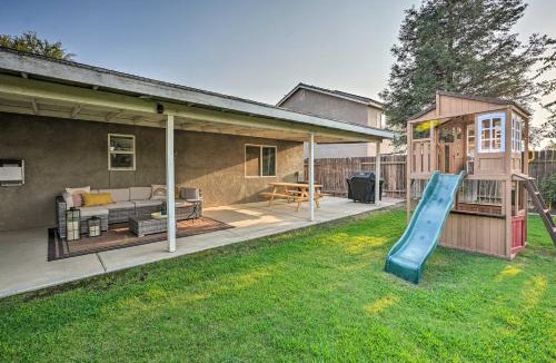 Greenacres House | Family-Friendly Home, 6 Mi to Riverwalk Plaza