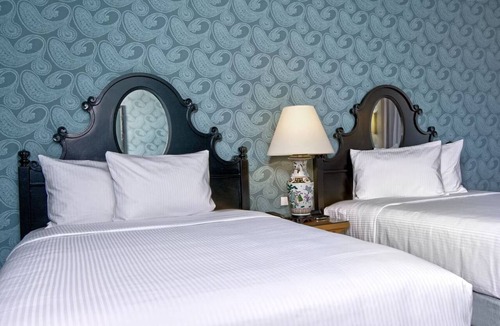 Downtown San Francisco Hotel | Family-Friendly Unit with Pool Access & Free Breakfast Near SoMa, San Francisco