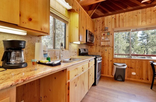 Patton Cabin | Fawnskin Pines Relaxing Mountain Cottage