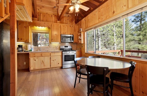 Patton Cabin | Fawnskin Pines Relaxing Mountain Cottage