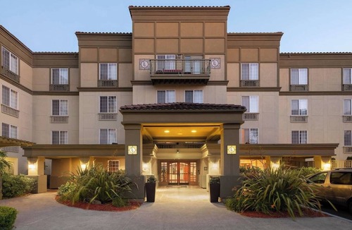 Downtown Hotel | Feel at Home! Full Kitchen, Pets Are Welcome!