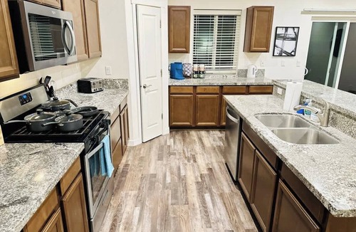 Fernley House | Fernley Dream Residence-20 Min to USA Pkwy|4Bedroom|14Sleeps