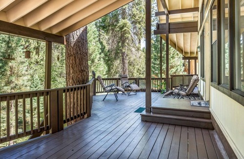 Fish Camp House | Fish Camp Creek, Only 2 miles to Yosemite!-Hot Tub