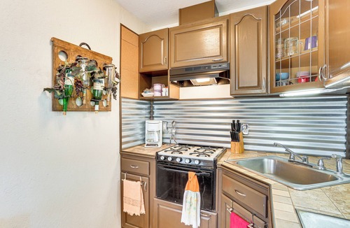 Red Bluff Cottage | Fish, Hike & Relax: Rural Red Bluff Cottage