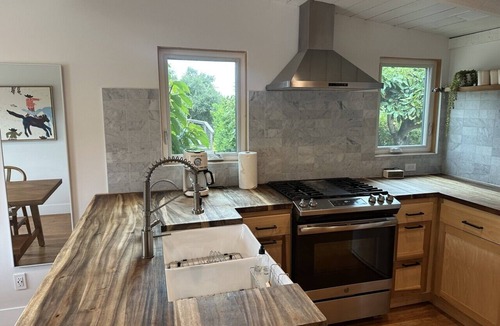 Arroyo Grande House | Flora Farm Cottage | Hot Tub, Creek & Fresh Eggs