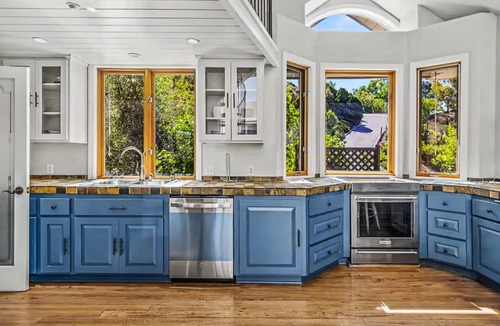 Ojai House | Foothill Mountain Sanctuary: Chef's Kitchen, Hillside Garden 5 Min to Town