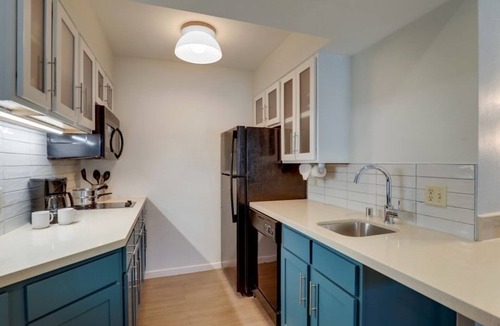 Sunnyvale Hotel | For the Whole Family! 2 Comfortable 1BR Suite, Onsite Pool, Pets are Welcome!