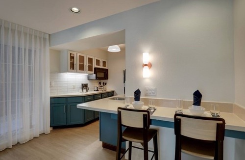 Sunnyvale Hotel | For the Whole Family! 2 Comfortable 1BR Suite, Onsite Pool, Pets are Welcome!