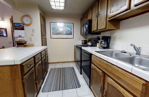 Mammoth Lakes Condo | Forest Quiet Setting, Walk to The Village. Pool On-site, Near the Lakes Basin