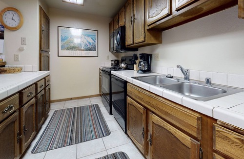 Mammoth Lakes Condo | Forest Quiet Setting, Walk to The Village. Pool On-site, Near the Lakes Basin