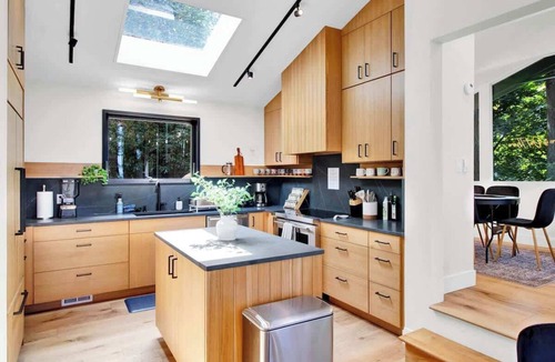Harlow House | Forest-View Hot Tub 5 Min to UO Game Room