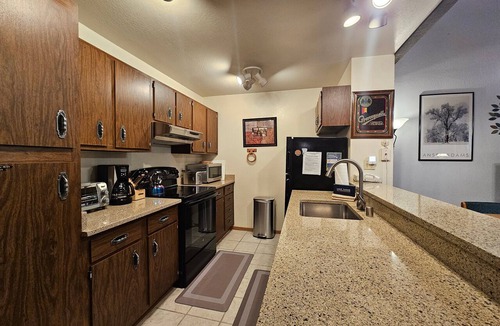 Kings Beach Condo | Forest Views | Community Pool & Tennis Courts