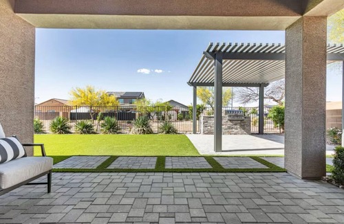 Casa Grande House | Forget your worries in this spacious and serene space.