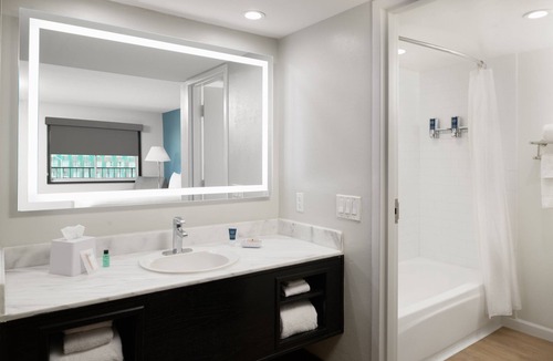 Anaheim Resort Hotel | Four Points by Sheraton Anaheim