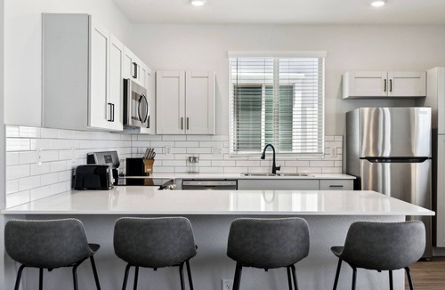 Sundance House | Fresh Modern Home with Pool BBQ
