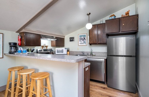 Bear Valley Condo | Fresh Remodel and Dog Friendly - CS#92 by Bear Valley Vacation Rentals