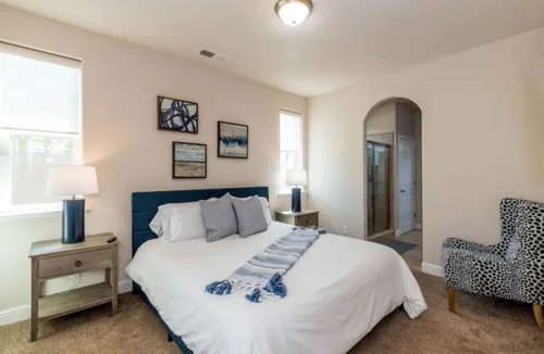 Clovis House | Fresno House| Garage| Copper Garden Retreat: 3/2!