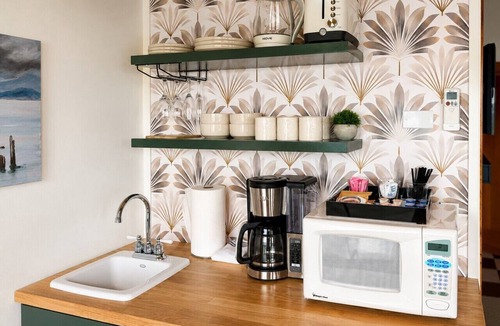 Astoria Bed & Breakfast | Full river views on the water of Pier 39