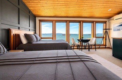 Astoria Bed & Breakfast | Full river views on the water of Pier 39