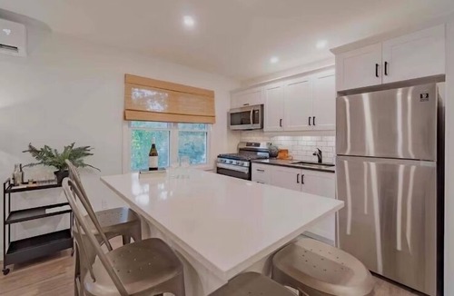 Beamsville Apartment | Fully Efficient Hotel-Style Suite on Wine Route