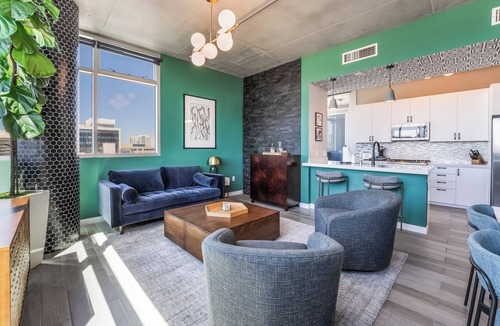 Downtown Las Vegas Condo | Fully Equipped Arts District Condo for Extended Stays–Gym, Pool, Garage Parking