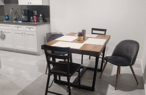 Northridge Apartment | Fully Furnished Renovated 1BR Balcony Gated Parking Northridge
