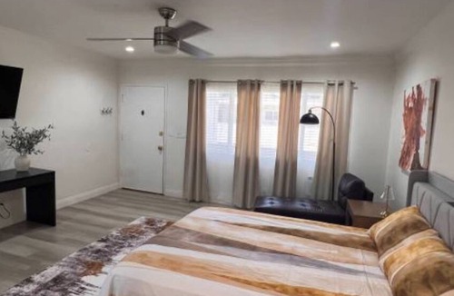 Hollywood House | FURNISHED STUDIO @ PRIME HOLLYWOOD -HOLLYWOOD