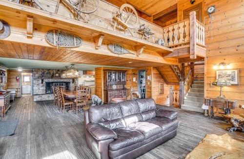 Tahoe Village House | Game Room & Hot Tub: Serene Grand Mountain Chalet!