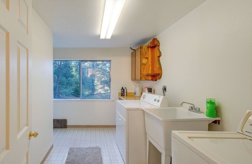 Pioneer Trail House | Game Rooms, Sauna & Decks: South Lake Tahoe Home