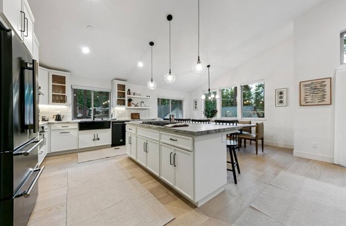 Y Area House | Gardner Mountain Lodge:A/C, Hot Tub, Pool Table, Location