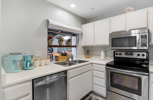 Monarch Beach Condo | Gated Coastal Condo Pool + Hot Tubs Access Walk to Beach | Seabreeze Retreat