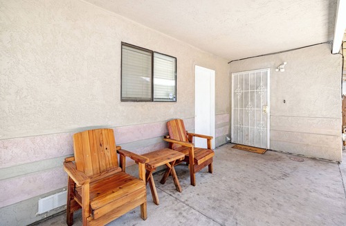 Southeastern Sacramento House | Gated home w/backyard retreat